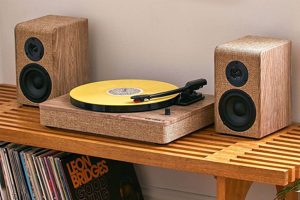 Linen And Wood Record-player Is Perfect For Hyping You Up At Home 